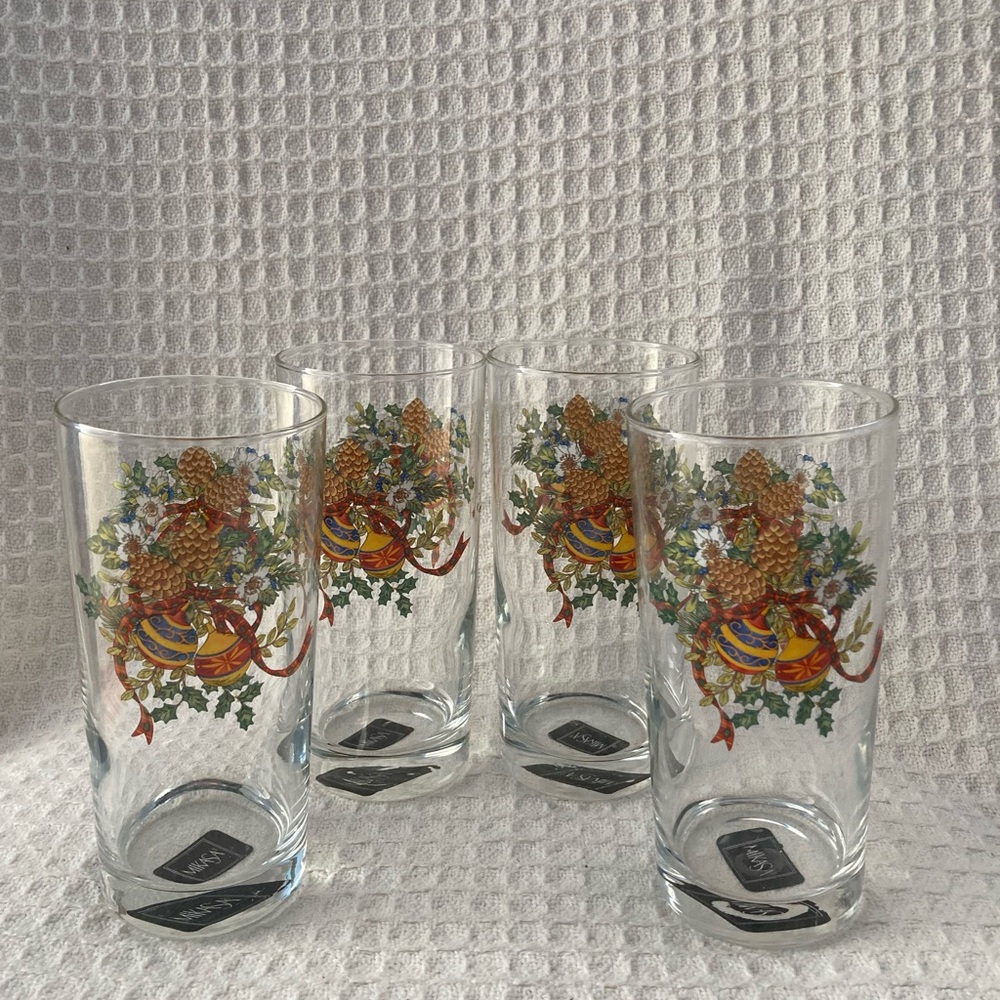 Mikasa Holiday Season Glasses With Ornaments On Front And Back
